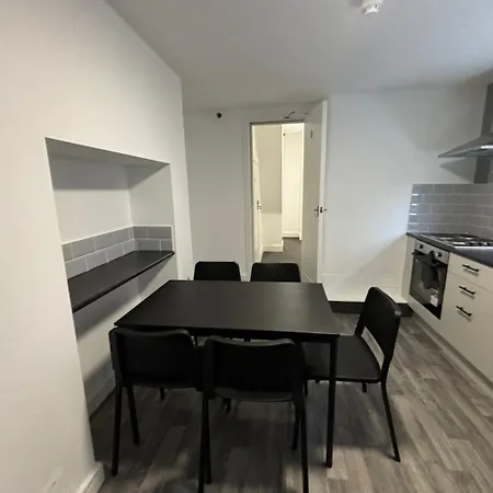 Oyo Arcadia By Habitat101 3*